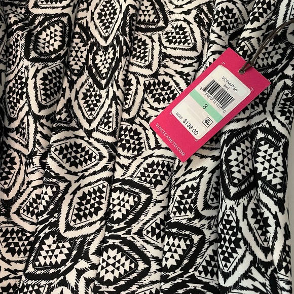 Vince Camuto Women's Fit Flare Dress Halter Sleeves size 8 Black White Printed - Picture 7 of 10